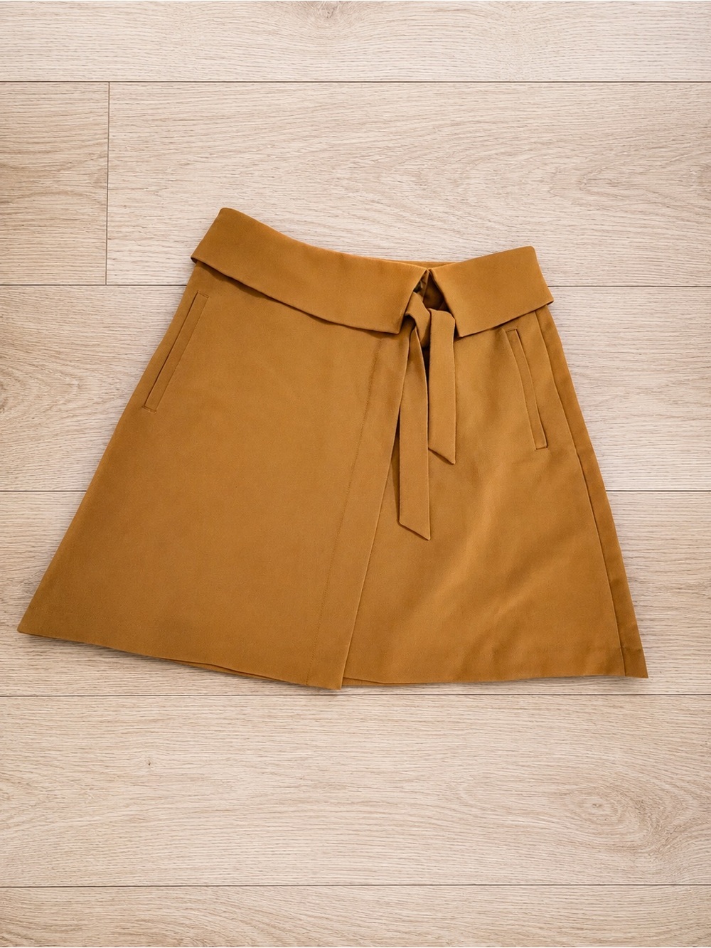 LOFT Camel Wrap Skirt Size 8 | Tie Waist | Mini Skirt Look | Pockets